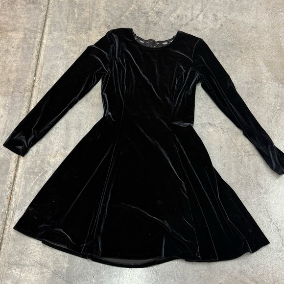 Jessica McClintock Dresses & Skirts - Jessica McClintock Black Velvet Long Sleeve Fit-and-Flare Dress